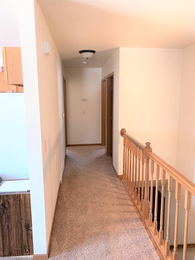 Building Photo - 812 Van Es Pky