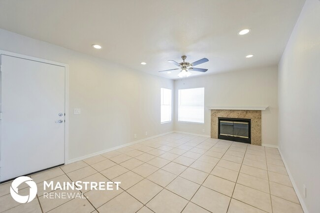 Building Photo - 1611 E Villa Maria Dr