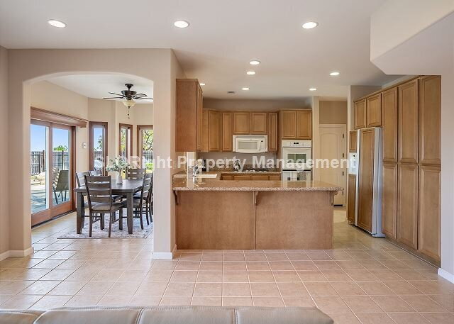 Building Photo - AVAILABLE SEPTEMBER- Beautiful Home in Paso Robles - 4 Bed / 4 Bath
