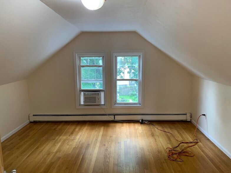 Building Photo - 260 Foster St