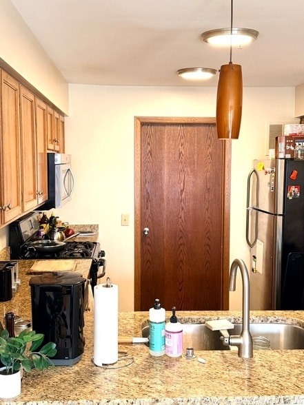 Building Photo - 1159 E Addison Ave