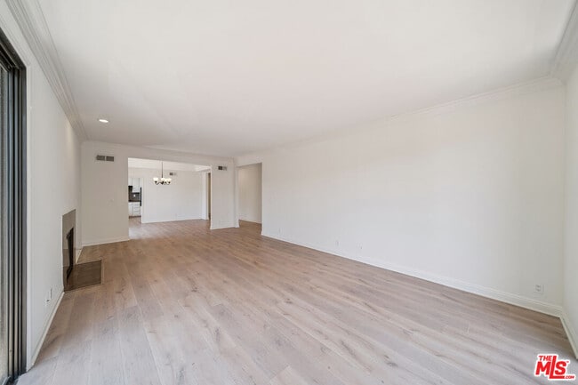 Building Photo - 8865 Alden Dr