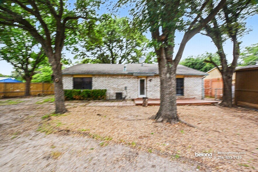 Building Photo - 5710 Briarcrest Dr
