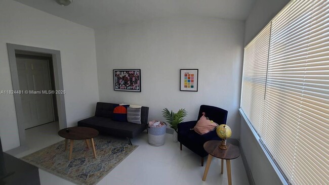 Building Photo - 1320 SW 17th Ave