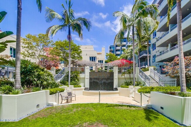 Building Photo - Modern 2 bed / 2 bath Condo in Little Ital...