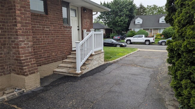Building Photo - 476 Whittier Ave