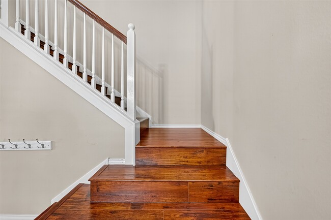 Building Photo - 6019 Gablestone Ln