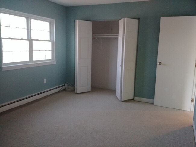 #1 bedroom - 19 Chapel Hill Dr