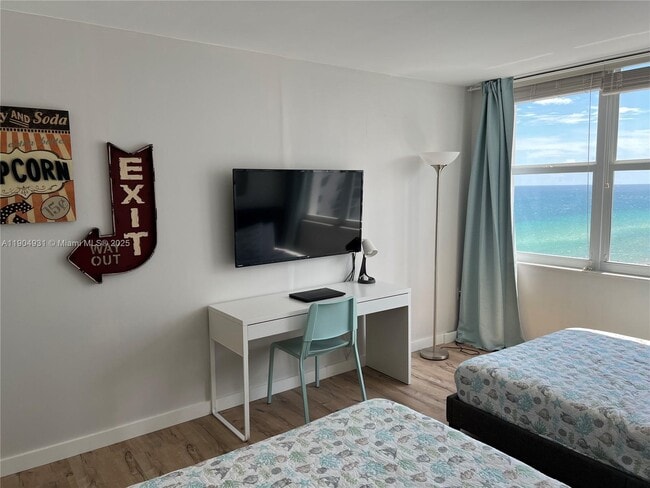 Building Photo - 2751 S Ocean Dr