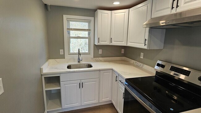 Building Photo - 825 Scenic Hwy