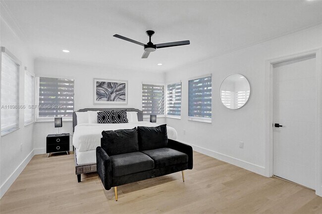 Building Photo - 725 Harrison St