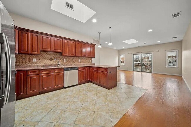 Building Photo - 41 Wright Ave