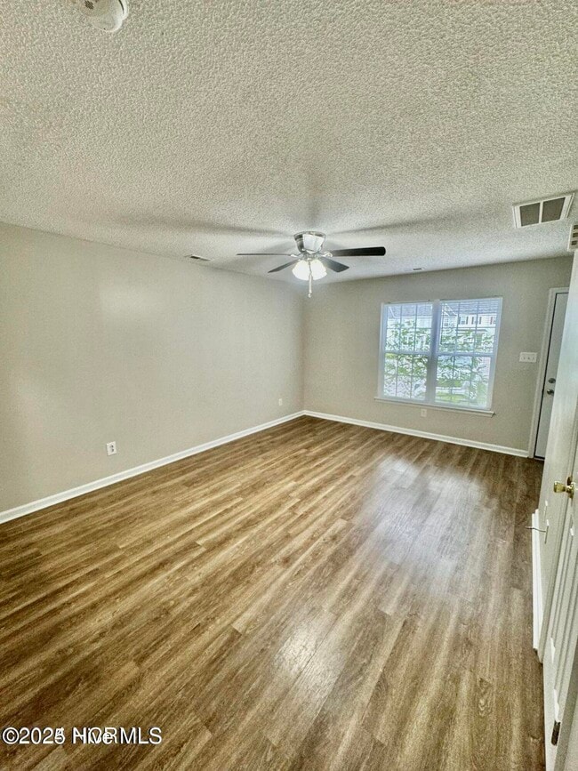 Building Photo - 319 Bracken Pl
