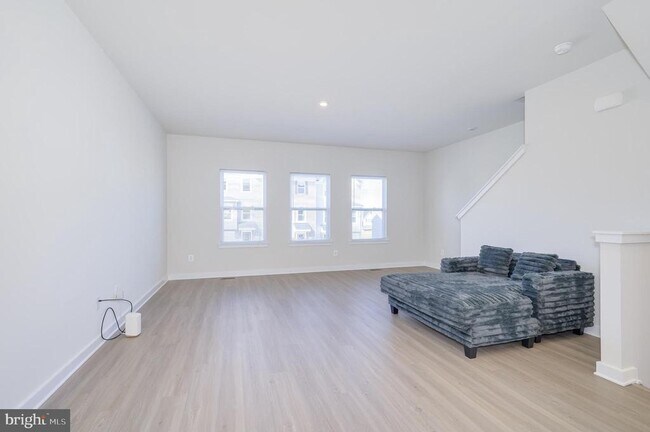 Building Photo - 14 Trotting Rd