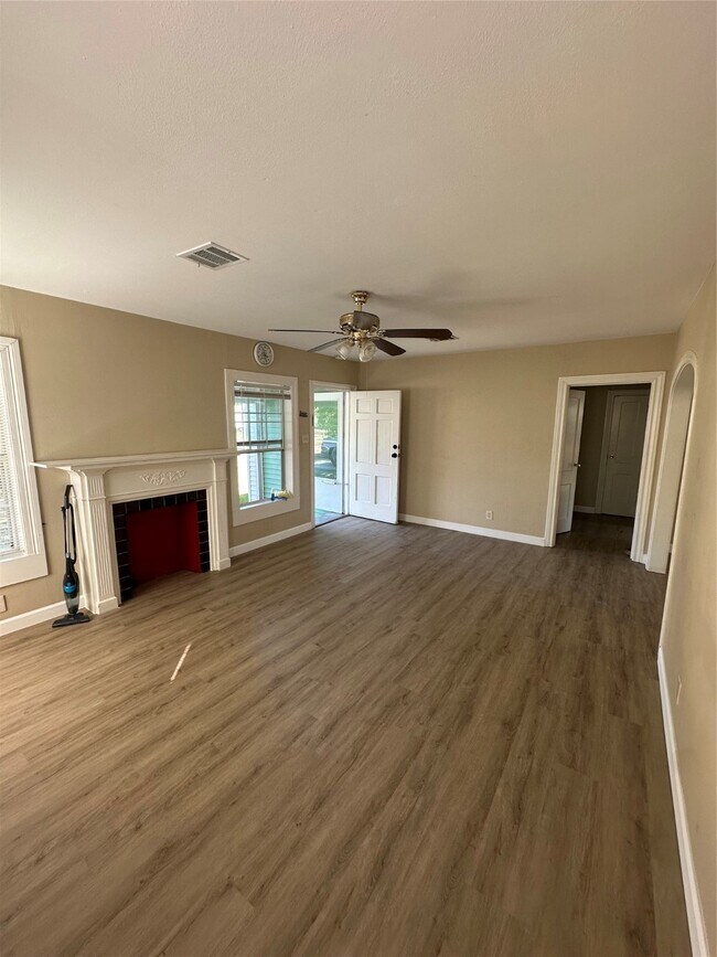 Building Photo - 6908 Moss Rose St