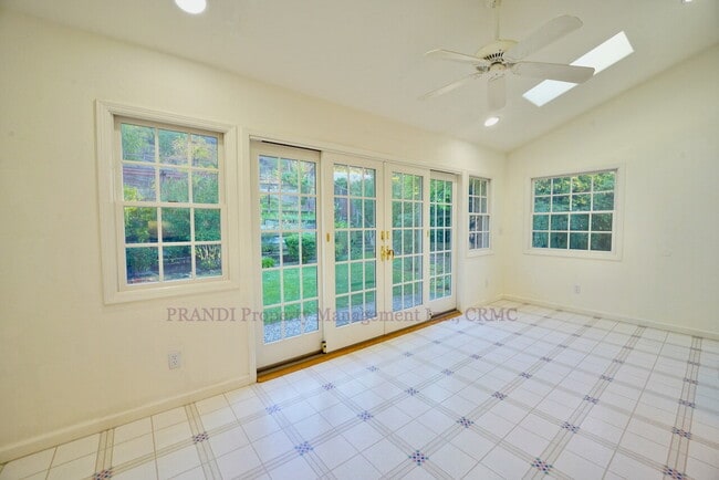 Building Photo - Loma Verde Home with Spacious Backyard, Great Neighborhood!