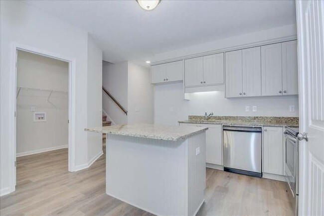 Building Photo - Brand New Luxury Attached Home