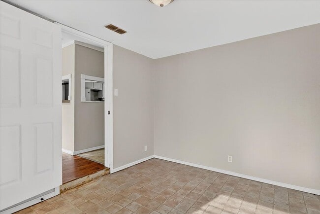 Building Photo - 4729 Prinston- 4bed/1bath- $1,395/month