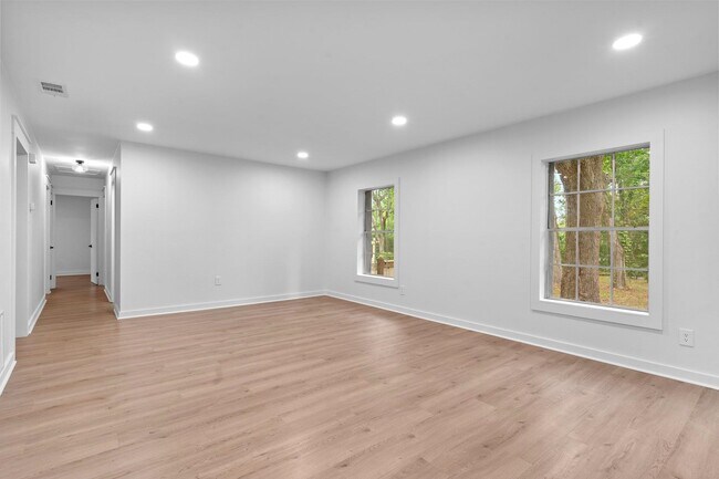 Building Photo - 3333 Meadow Hill Rd