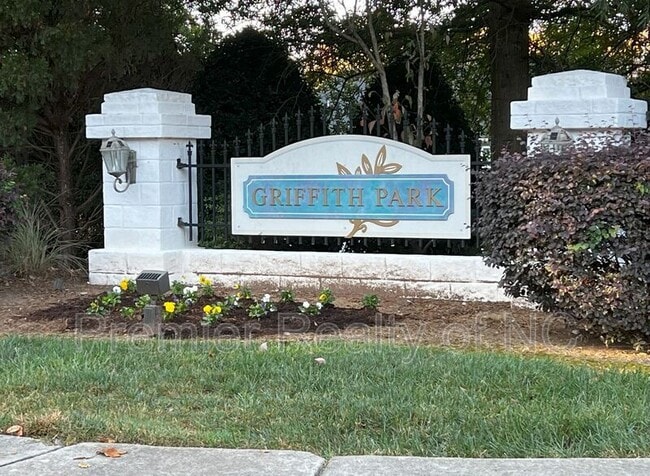 Building Photo - 2272 Hartfield Cir