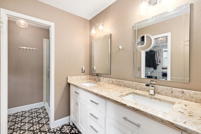 Building Photo - Beautiful 3-Bedroom Home with 2.5 Baths in...