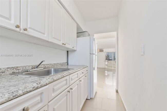 Building Photo - 1685 Jefferson Ave