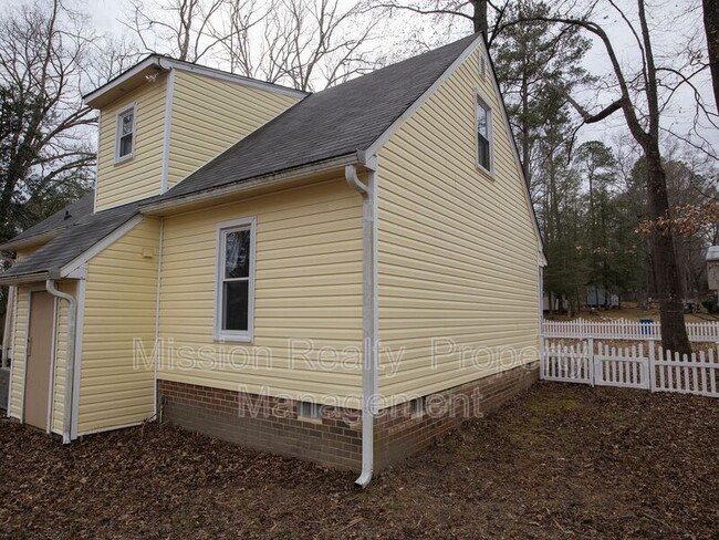 Building Photo - 2101 S Twilight Ln