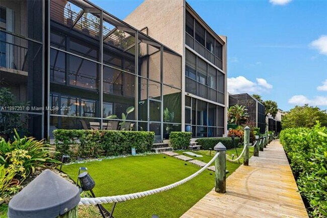 Building Photo - 6124 Paradise Point Dr