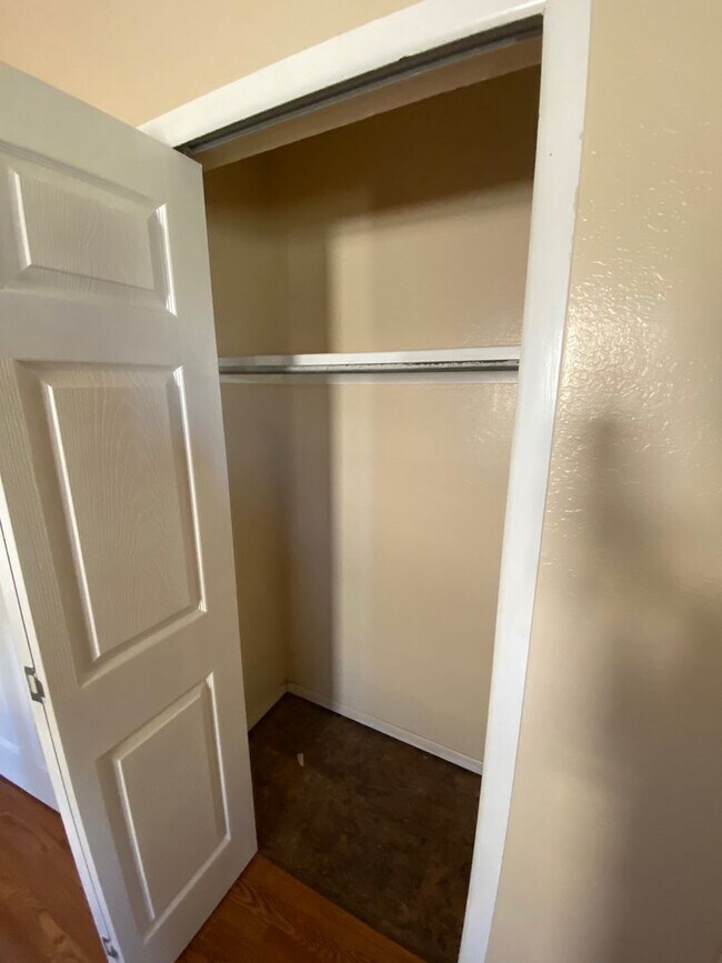 Building Photo - Beautiful 3 bedroom