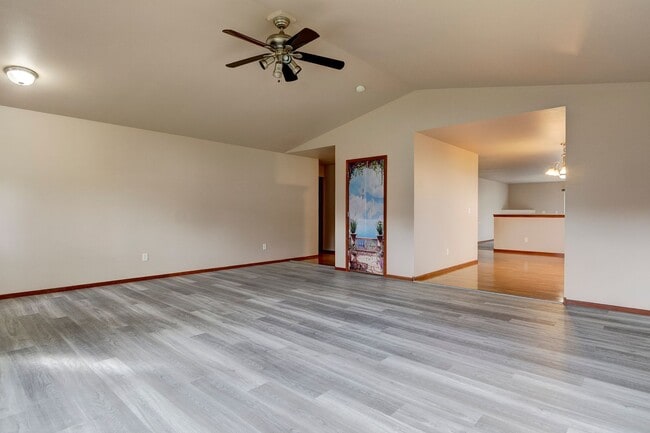 Building Photo - 3 Bedroom/2 Bath with garage home in Crosby Commons