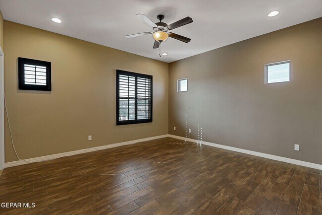 Building Photo - 2436 Eastern Sky St