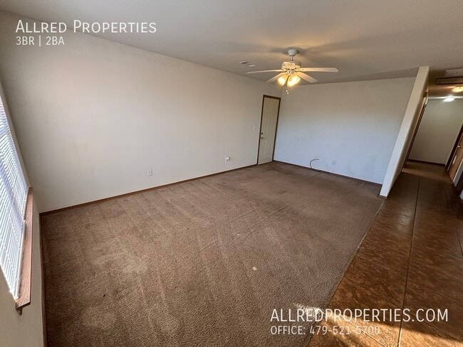 Building Photo - 305 E Asher Ct