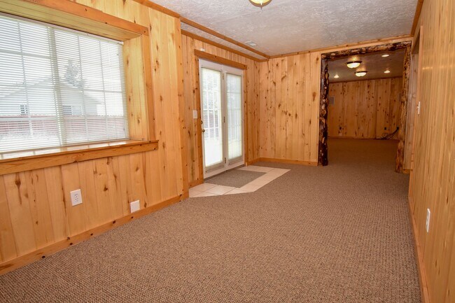 Building Photo - 458 E 900 N