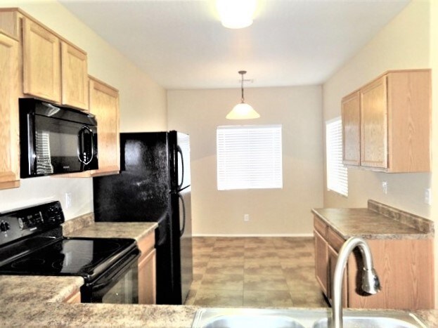 Building Photo - 1119 W Vineyard Rd