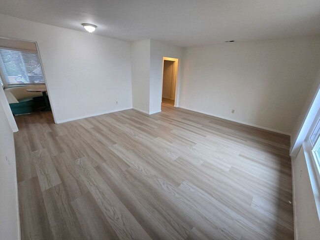 Building Photo - 2bd 1ba Bay Park Home