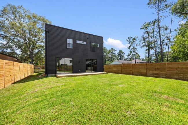 Building Photo - 1420 Primrose St