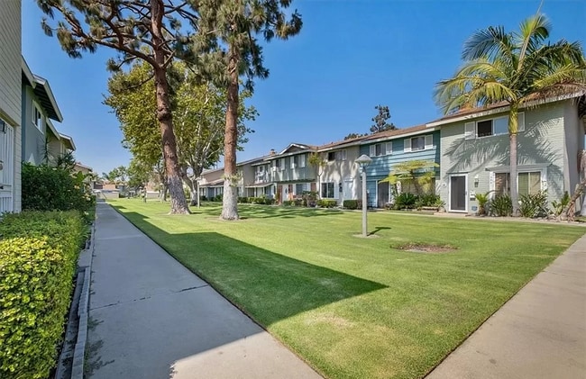 Building Photo - 19860 Claremont Ln