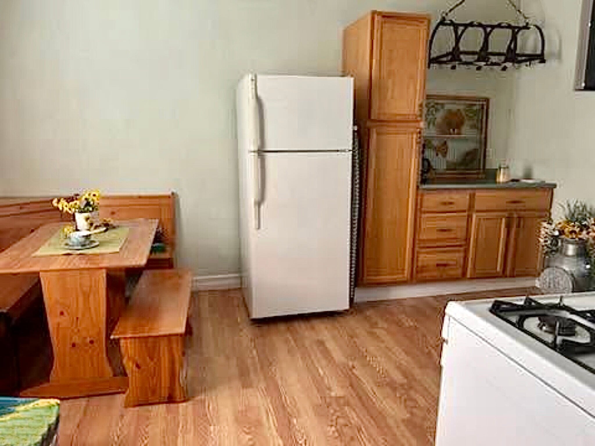 Lots of storage in this sweet kitchen! - 521 Curtis St