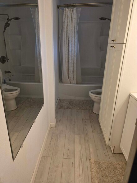 Master Bath - 698 Kaae Road