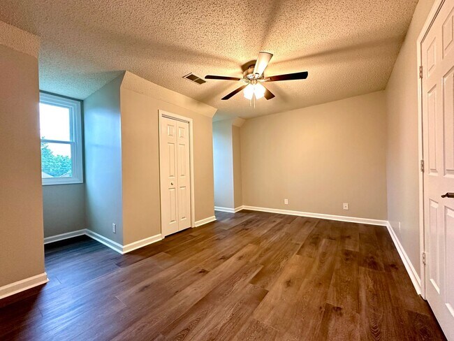Building Photo - Stunning Single-Family Home with Plenty of...