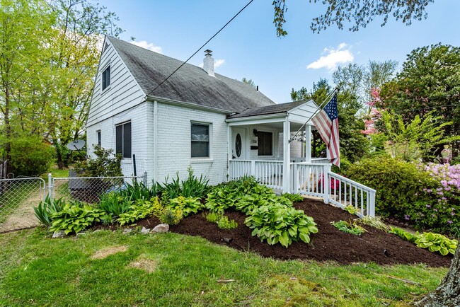 Building Photo - Lovely and Updated 4 Bedroom 2 Bath Cape C...