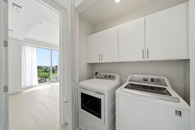 Building Photo - 2047 Westcreek Ln