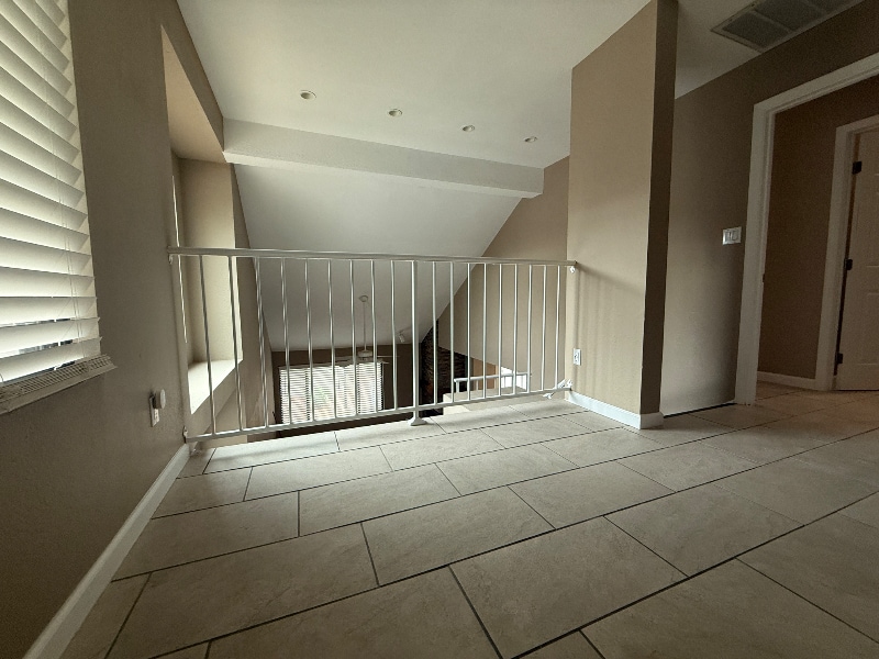 Building Photo - 425 S Seawynds Blvd