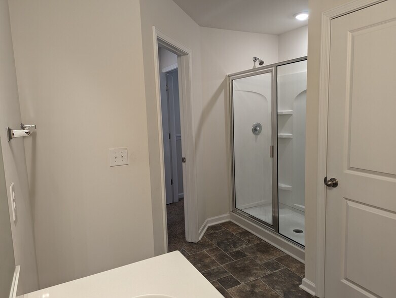Building Photo - Room in Townhome on Guildford Hill Ln