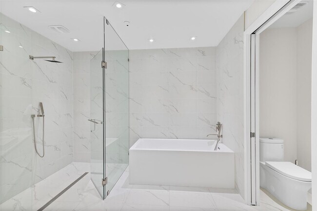 Building Photo - 3100 N Ocean Dr