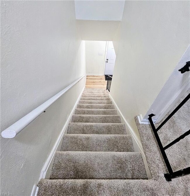 Building Photo - 5643 Dodington Ct