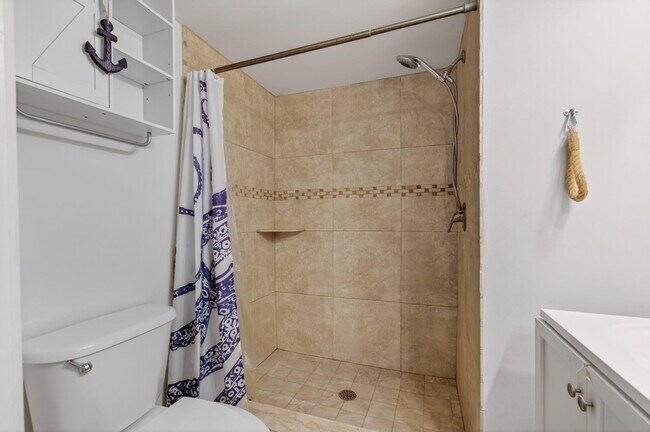 Building Photo - 1100 Scotia Dr