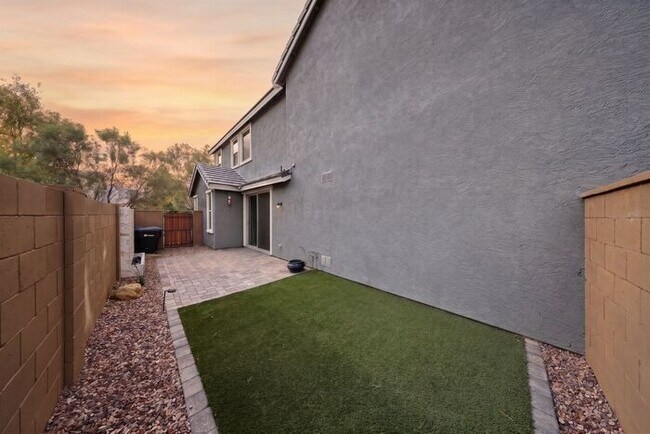 Building Photo - Move In Ready!stunning 3 bedroom, 2.5 bathroom home located in Phoenix!