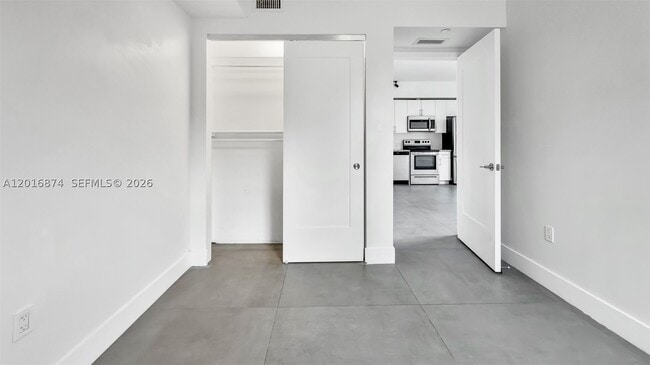 Building Photo - 1536 NW 15th Ave