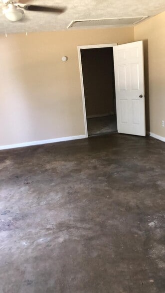 Building Photo - 140 Lemmon Drive